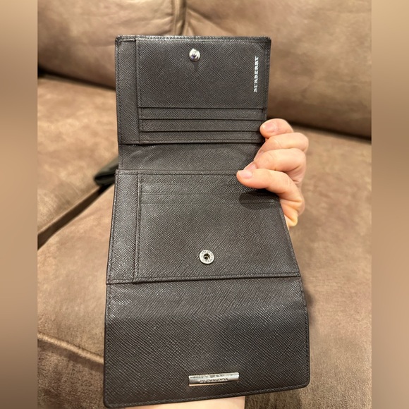 Black Compact Wallet with Textured Leather Design - Picture 13 of 15